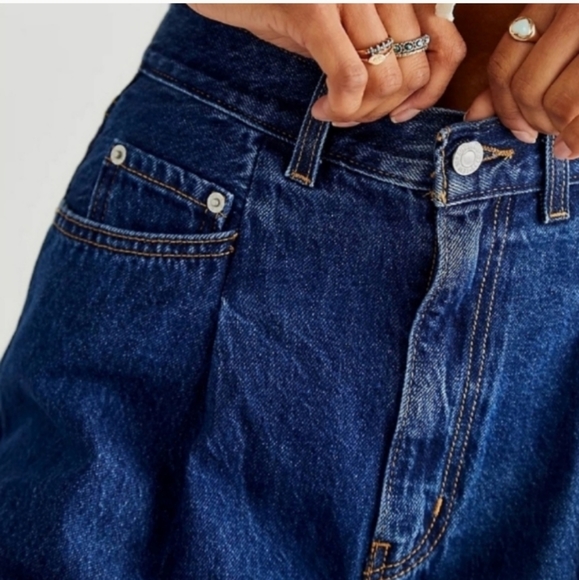 Levi’s High Loose Jeans - Picture 3 of 11